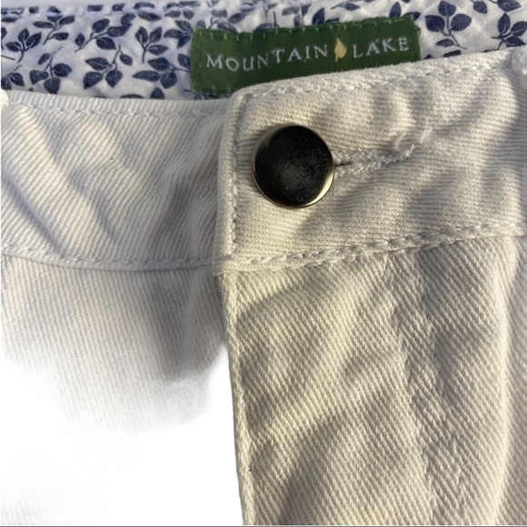 Mountain Lake Womens White Wash Denim Rainbow Trim Jean Shorts Size 10 Pockets - Picture 5 of 11